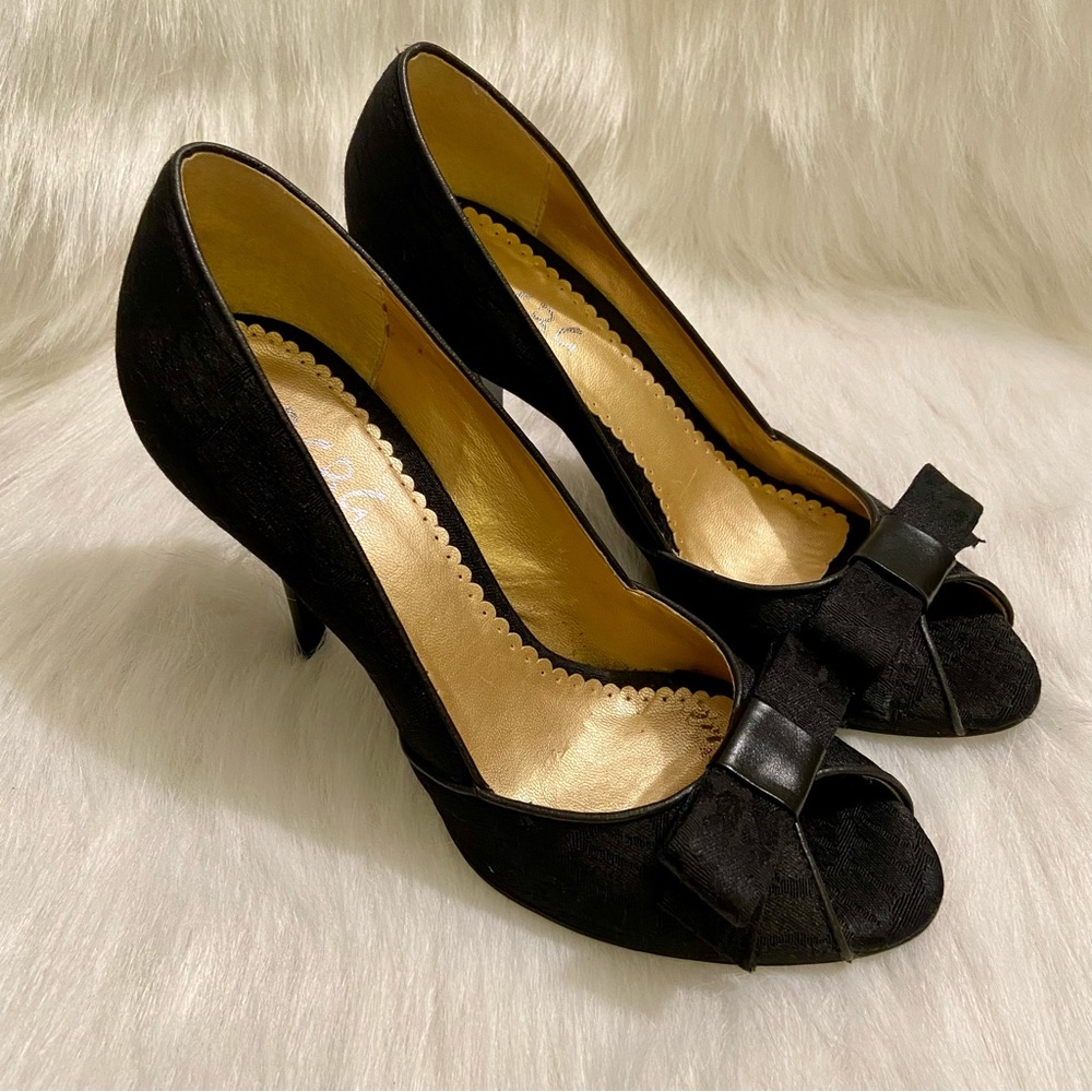 ✨EUC BCBG Peep Toe Heels